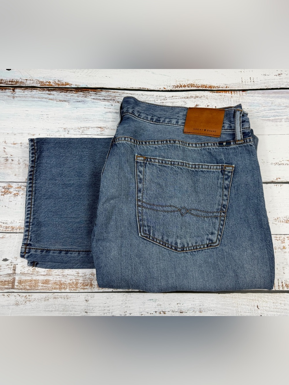 Lucky Brand Men’s 363 Vintage Straight Leg Jeans Medium Wash